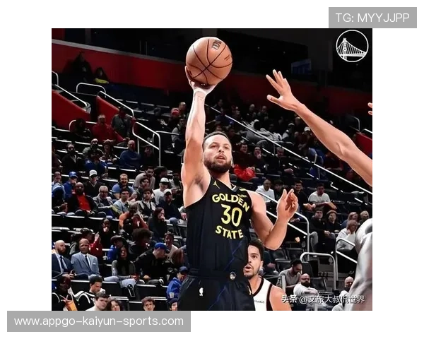 勇士库里绕掩护,远投一箭穿心 勇士库里绕掩护,远投一箭穿心