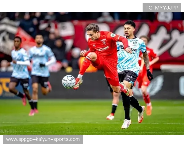 邓弗里斯积极参与全队合练,有望赶上对阵博德闪耀的欧冠附加赛 邓弗里斯积极参与全队合练,有望赶上对阵博德闪耀的欧冠附加赛